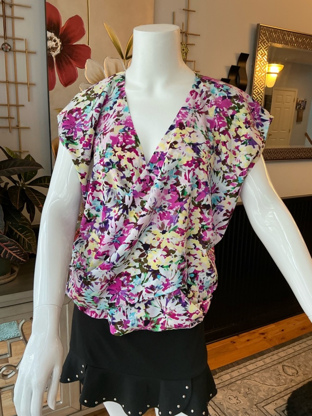 Cabi Eden Boho Summer Flowy Floral Top Rose Gold Closure V-Neckline Size M